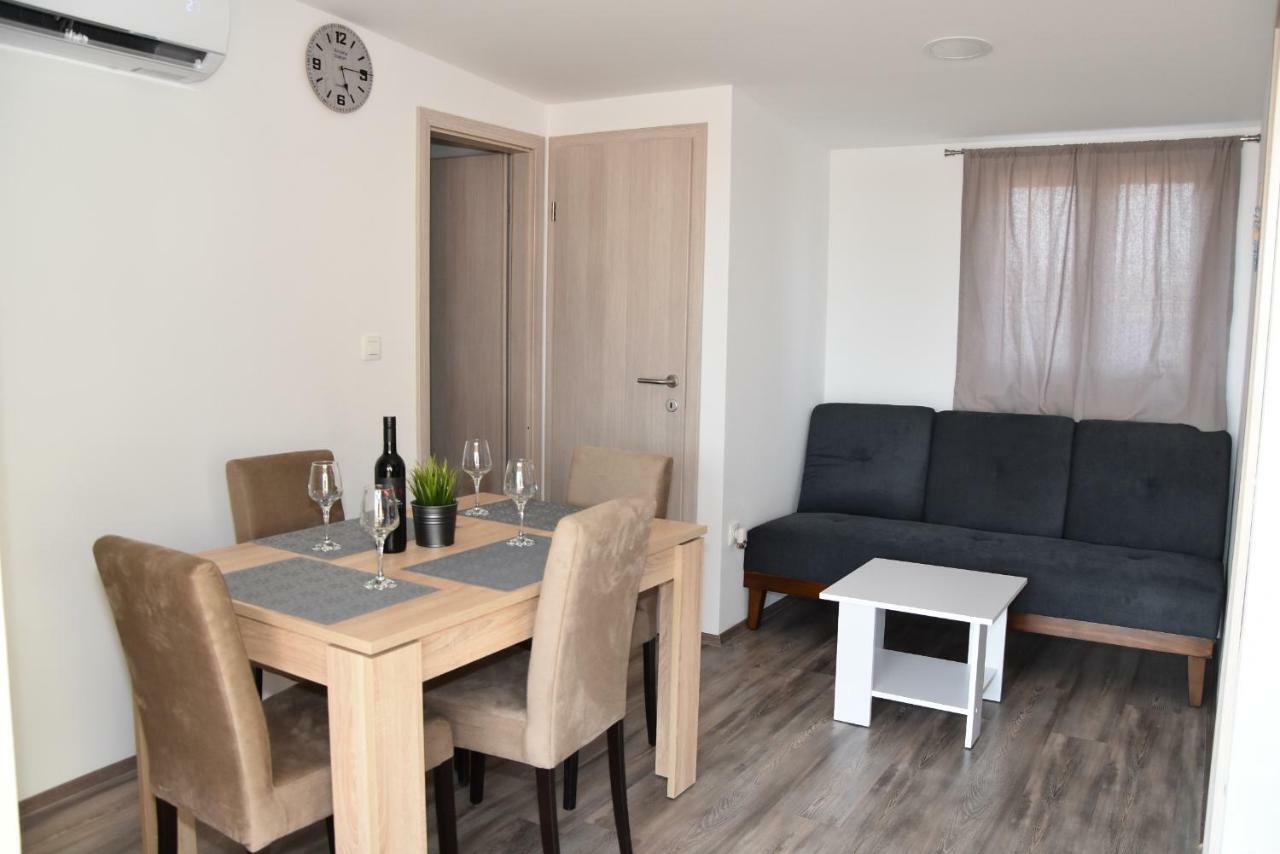 Kamp Tonci Hotell Biograd Na Moru Exteriör bild