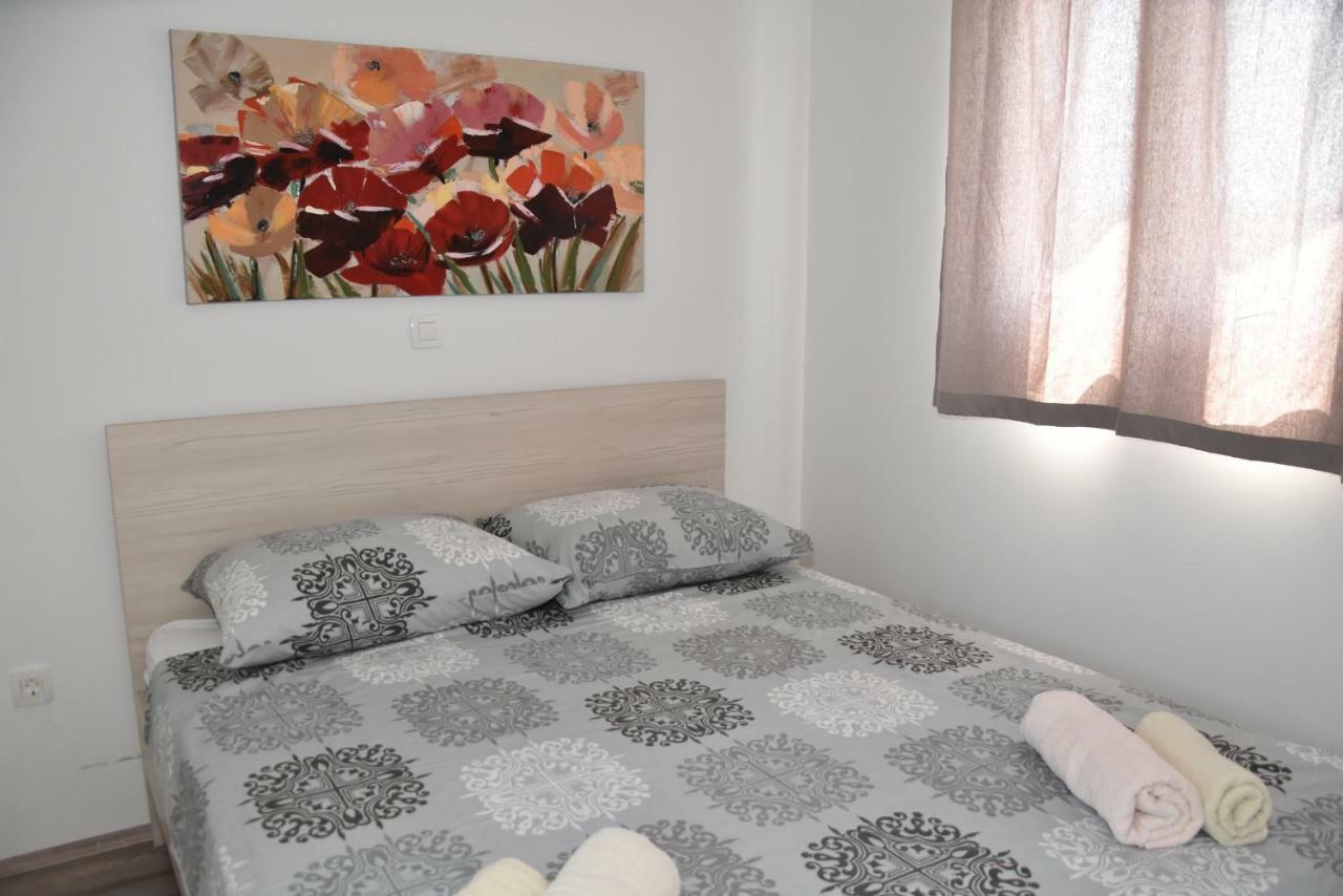Kamp Tonci Hotell Biograd Na Moru Exteriör bild